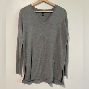 GAP Gray V-Neck Long Sleeve Sweater with Front Pockets Size XS/S